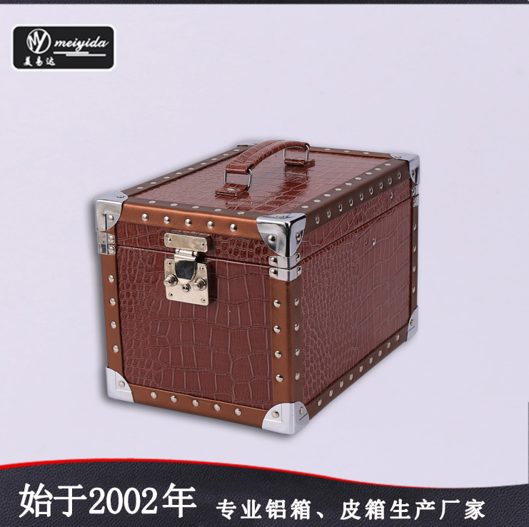 Wine Red makeup carrying case B-18391