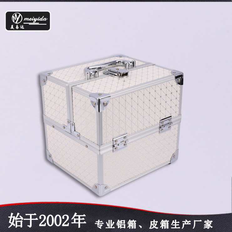Temperament White makeup carrying case D-1375